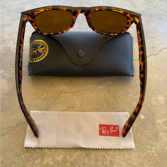 Rayban Wayfarer Classic Sunglasses Tortoise Shell Frame G-15 Green Lens Rb2140f - Picture 3 of 4